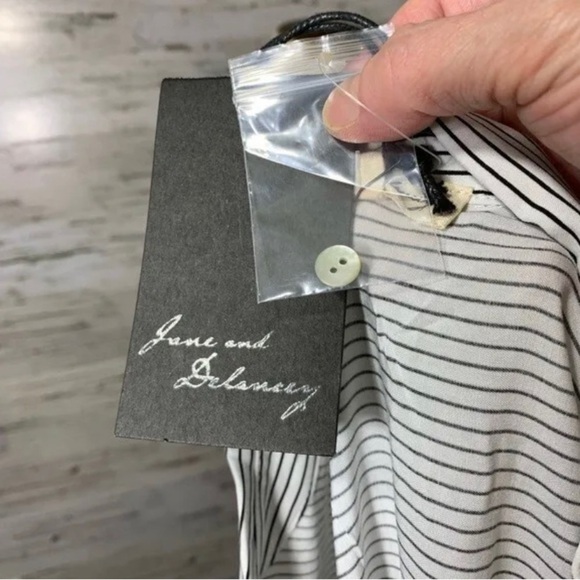 Jane & Delancey Set 2 Blouses White Black Stripes Boyfriend Fit Bundle Top Sz M - Picture 12 of 16